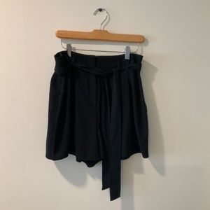 Leith Black Paperbag Waist shorts with Tie, Size Large